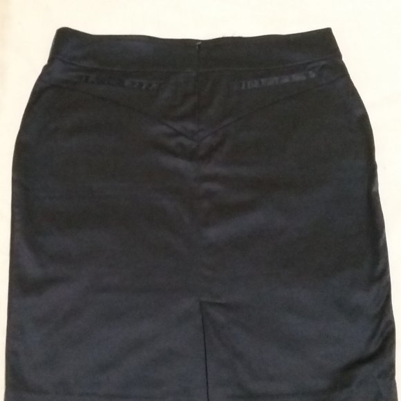 5/$25 Large NWOT deep blue skirt with details - Picture 3 of 5